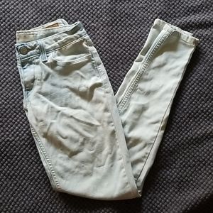 🛍26 Levi's Super Soft Stretchy Jegging Light Wash